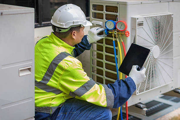 Professional Ac Installation technician working in Aransas Pass, TX
